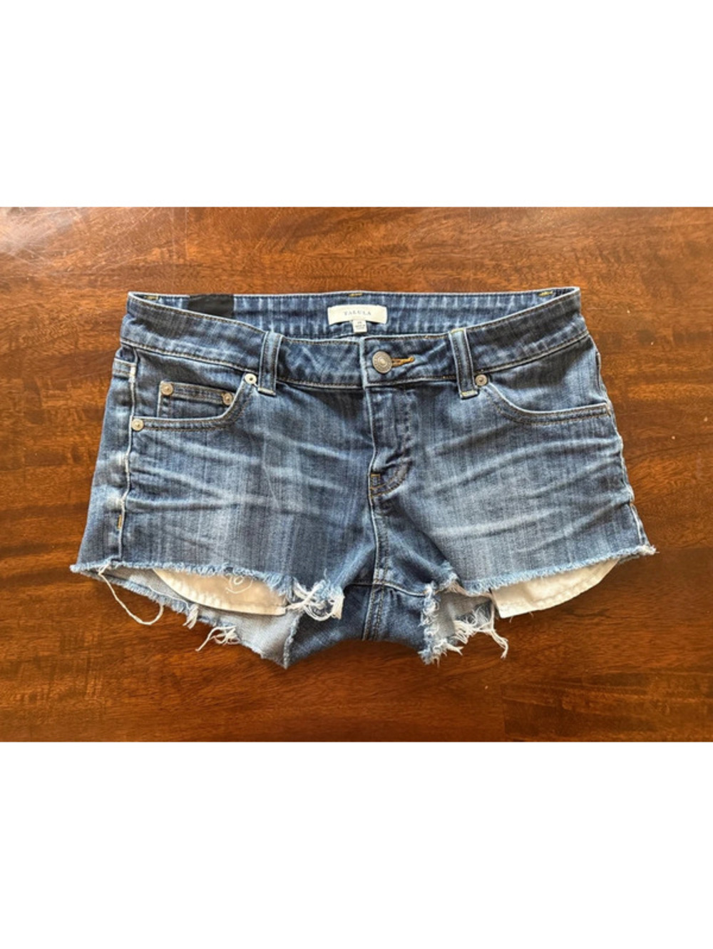 Tamils Aritzia medium washed exposed pocket, cut off shorts size 26
